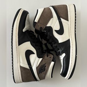 Air Jordan 1 Retro High OG - Dark Mocha